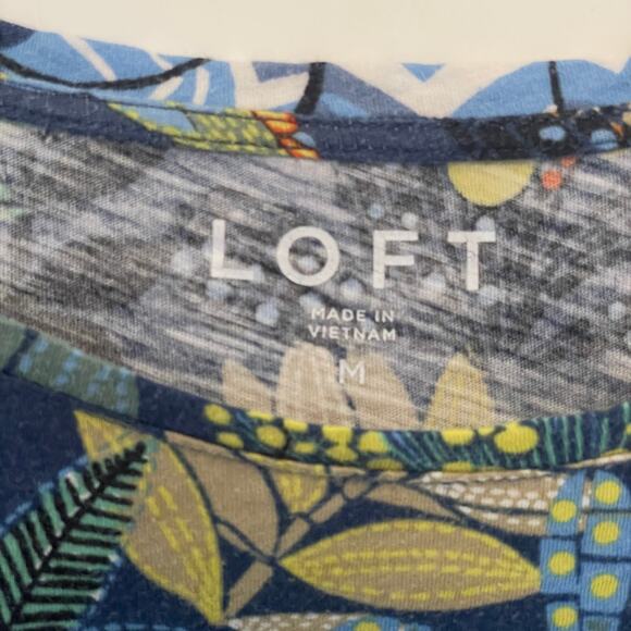 LOFT Floral Hummingbird Tee Womens Medium Navy Colorful Casual Cotton Knit Top - Picture 5 of 8